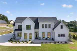 2445 Sunflower Dr, Hoschton, GA 30548 - Photo 2
