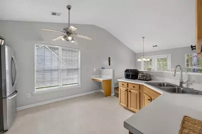 7512 Deer Creek Drive, Union City, GA 30291 - Photo 10
