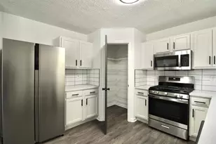 9515 Lakeview Rd, Union City, GA 30291 - Photo 6