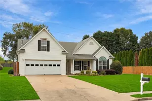3338 Woodtree Ln, Buford, GA 30519 - Photo 2
