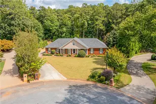560 Saddle Crest Dr, Roswell, GA 30075 - Photo 2