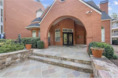 2054 Chastain Park Court NE, Atlanta, GA 30342 - Photo 2