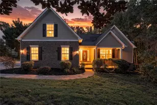 6749 Carriage Walk Ln, Flowery Branch, GA 30542 - Photo 2
