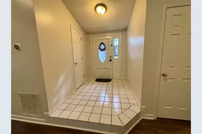 523 Bluff Court, Woodstock, GA 30188 - Photo 2
