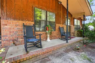 302 Lakeview Dr, Glennville, GA 30427 - Photo 4