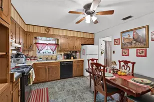 302 Lakeview Dr, Glennville, GA 30427 - Photo 12