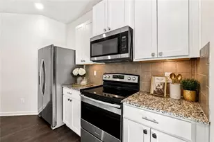 5699 Union Pointe Dr, Union City, GA 30291 - Photo 8