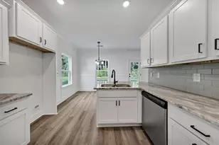 215 Laney Dr, Carrollton, GA 30117 - Photo 2
