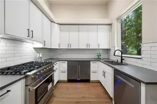 680 Carriage Dr, Sandy Springs, GA 30328 - Photo 24
