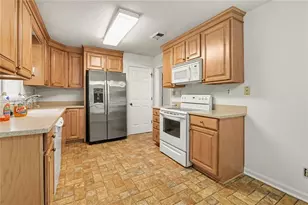 105 Garden Ct, Atlanta, GA 30328 - Photo 18