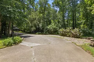 2330 Castle Ln NE, Marietta, GA 30062 - Photo 54