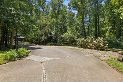 2330 Castle Lane NE, Marietta, GA 30062 - Photo 52