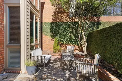 63 Willow Glen, Atlanta, GA 30342 - Photo 2