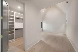 4901 Cambridge Dr, Dunwoody, GA 30338 - Photo 32