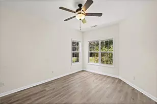 8806 Fairview Bluff Rd, Johns Creek, GA 30022 - Photo 10