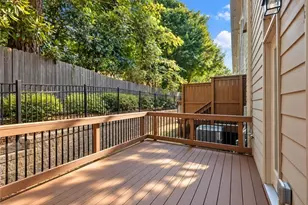 1374 Doublegate Dr, Atlanta, GA 30319 - Photo 16