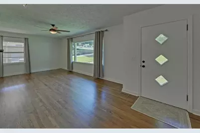 1398 Cumberland Drive, Gainesville, GA 30501 - Photo 2