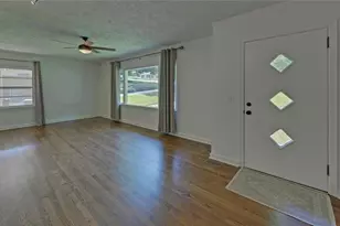1398 Cumberland Dr, Gainesville, GA 30501 - Photo 2