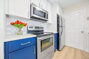 1075 Peachtree Walk NE, Atlanta, GA 30309 - Photo 4