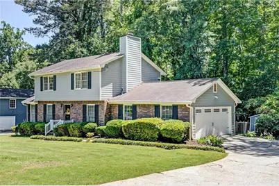 5201 Beechwood Forest Drive, Lithonia, GA 30038 - Photo 2