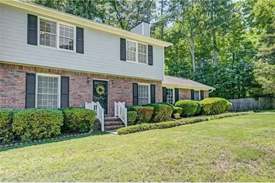 5201 Beechwood Forest Drive, Lithonia, GA 30038 - Photo 4