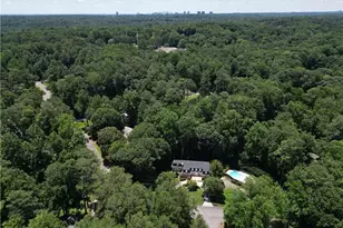 8180 Tynecastle Dr, Sandy Springs, GA 30350 - Photo 34
