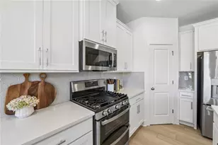 226 Foxtrot Ave, Hoschton, GA 30548 - Photo 8