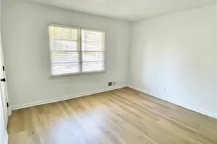 359 Mimosa Dr, Buford, GA 30518 - Photo 6