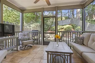 1085 Davis Cir NW, Atlanta, GA 30318 - Photo 2
