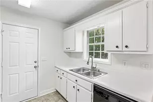 5511 Pond Mill Ct, Flowery Branch, GA 30542 - Photo 6