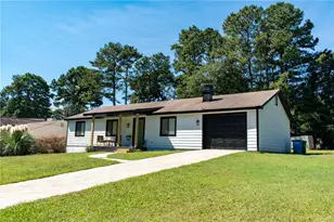 1077 Sawgrass Ct SW, Lilburn, GA 30047 - Photo 4