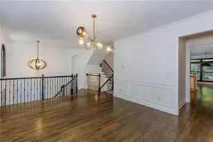 5561 Julian Pl, Atlanta, GA 30342 - Photo 8