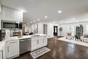 2368 Fenhurst Pl, Dunwoody, GA 30338 - Photo 10