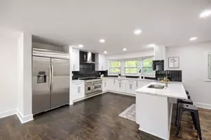 2368 Fenhurst Pl, Dunwoody, GA 30338 - Photo 8