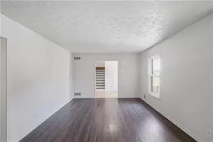 5265 Corinth Cir, Stone Mountain, GA 30087 - Photo 10