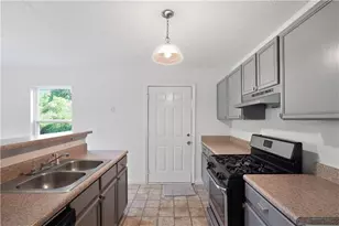 1668 Oak Knoll Cir SE, Atlanta, GA 30315 - Photo 8