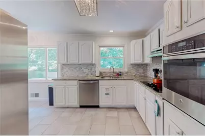 304 W Lakeshore Drive, Carrollton, GA 30117 - Photo 6
