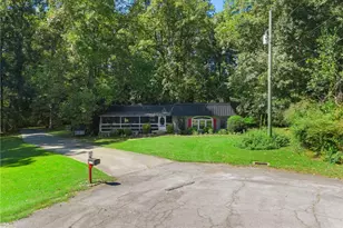 4343 Hamill Ct, Buford, GA 30519 - Photo 2
