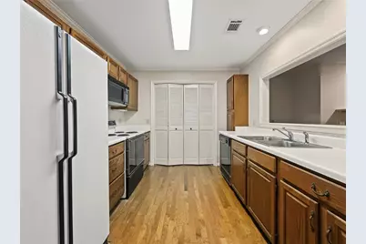 306 Bainbridge Drive, Sandy Springs, GA 30327 - Photo 16