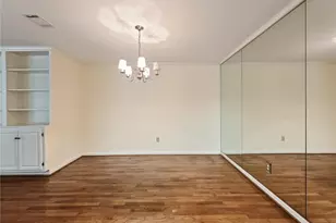 306 Bainbridge Dr, Sandy Springs, GA 30327 - Photo 14
