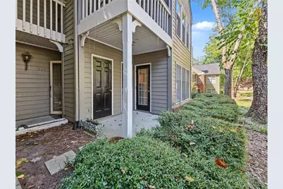 306 Bainbridge Drive, Sandy Springs, GA 30327 - Photo 2