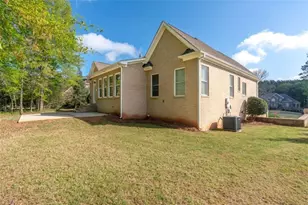 196 St Andrews Ct, Social Circle, GA 30025 - Photo 2