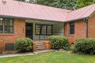 889 Milam Cir, Clarkston, GA 30021 - Photo 2