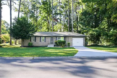 586 E Glochester Place NW, Norcross, GA 30071 - Photo 2