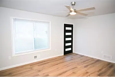 586 E Glochester Place NW, Norcross, GA 30071 - Photo 4