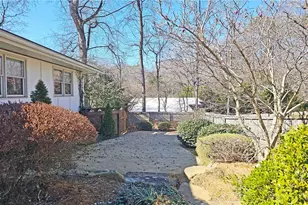 1131 Milmar Dr NW, Atlanta, GA 30327 - Photo 28