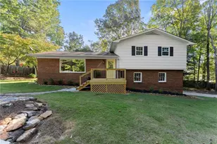 388 Sanders St, Clarkesville, GA 30523 - Photo 4