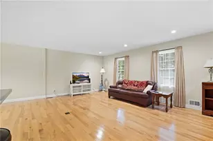 792 Mountainbrooke Circle, Stone Mountain, GA 30087 - Photo 4