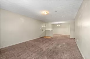9202 Fairington Ridge Cir, Lithonia, GA 30038 - Photo 4