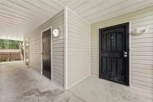 9202 Fairington Ridge Cir, Lithonia, GA 30038 - Photo 2
